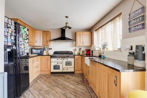 4 bedroom detached house for sale, Avonbridge Close, Nottingham NG5
