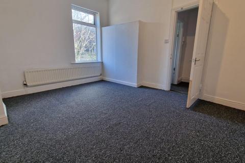 3 bedroom terraced house to rent, Wilson Road, Manchester