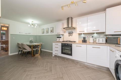 4 bedroom townhouse for sale, Leng Drive, Bradford, BD3