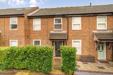 3 bedroom house to rent, Rumsey Close, Hampton TW12