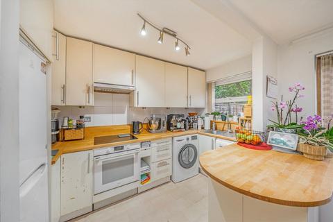 3 bedroom house to rent, Rumsey Close, Hampton TW12