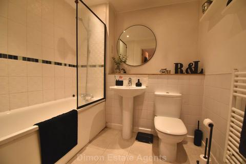 2 bedroom flat for sale, Malden House, Searle Drive, Priddy`s Hard, Gosport