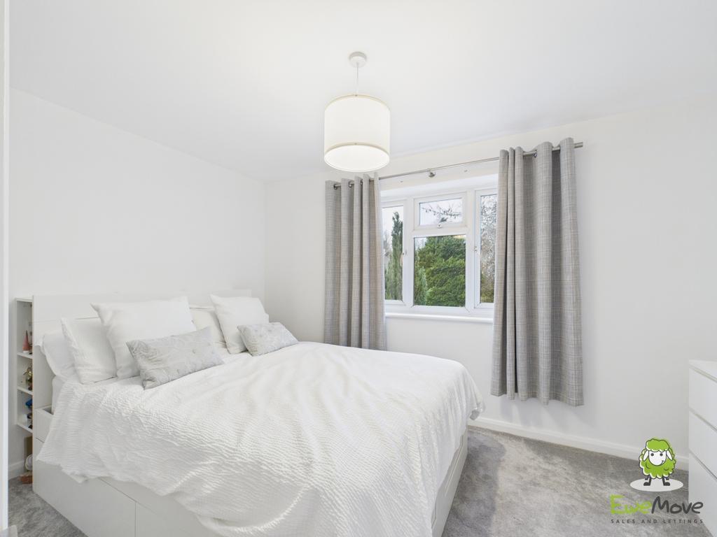 Ewe Move Estate Agents Basingstoke - St Barbaras Cl
