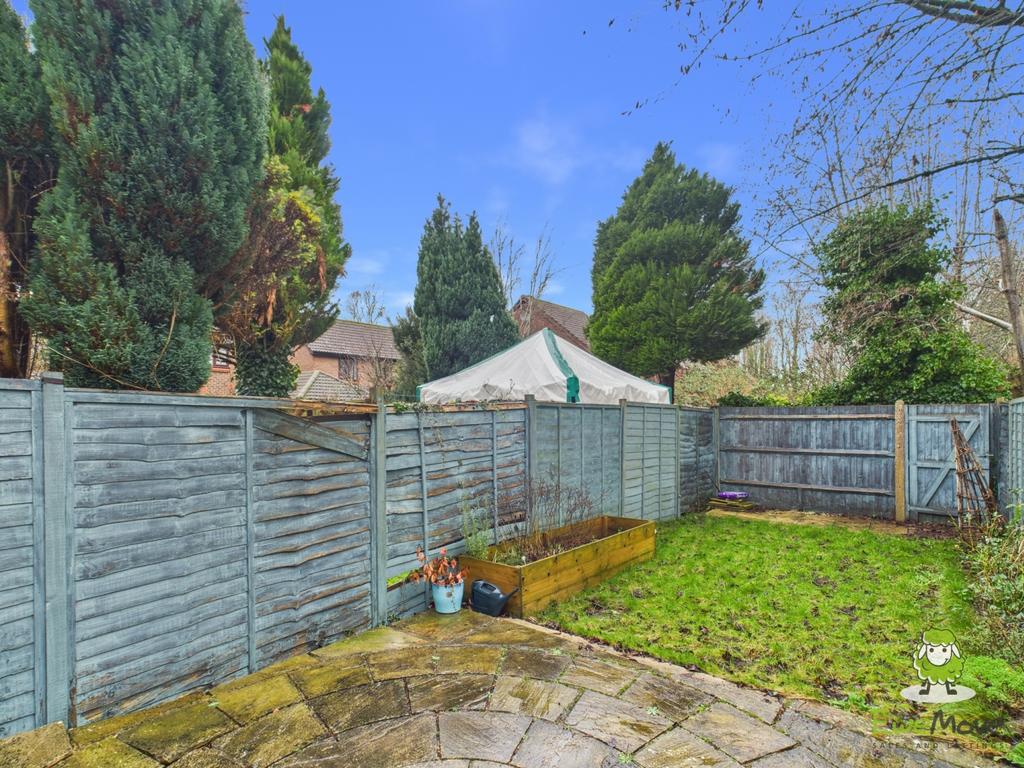 Ewe Move Estate Agents Basingstoke - St Barbaras Cl