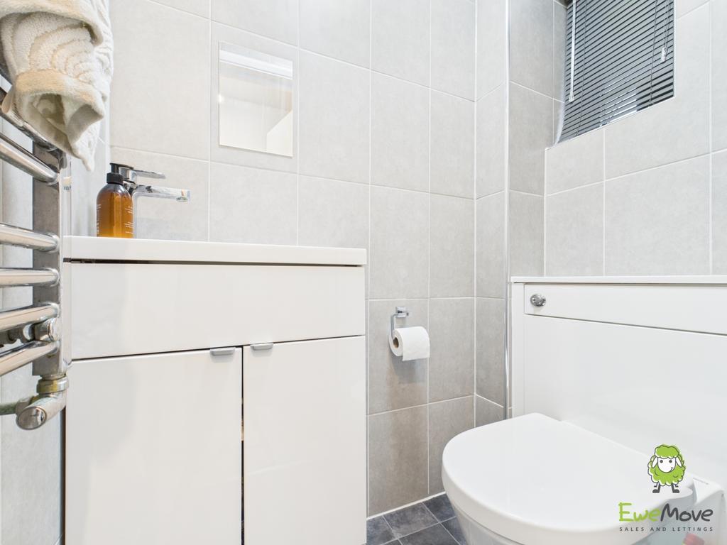 Ewe Move Estate Agents Basingstoke - St Barbaras Cl