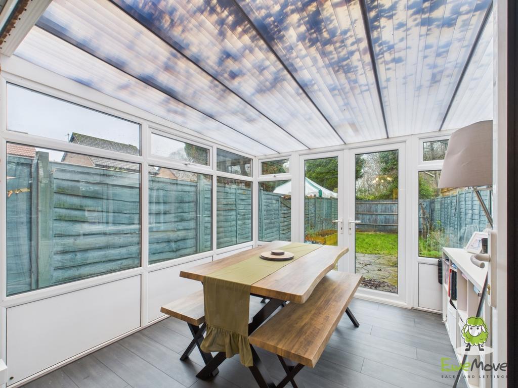Ewe Move Estate Agents Basingstoke - St Barbaras Cl