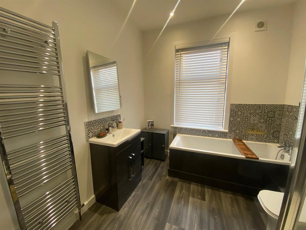 BATHROOM 1.jpg
