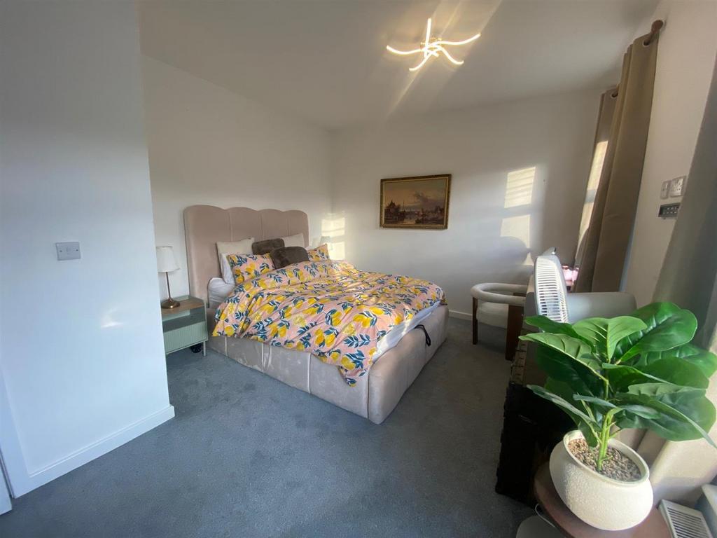 BEDROOM.jpg