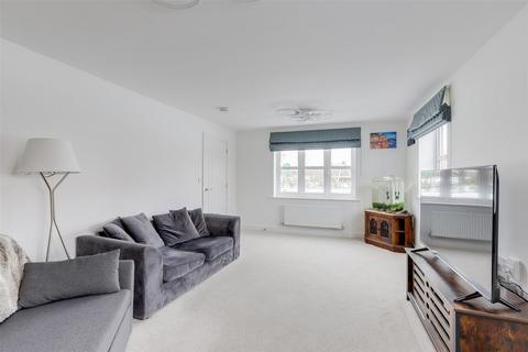 4 bedroom detached house for sale, Baxter Close, Nottingham NG15