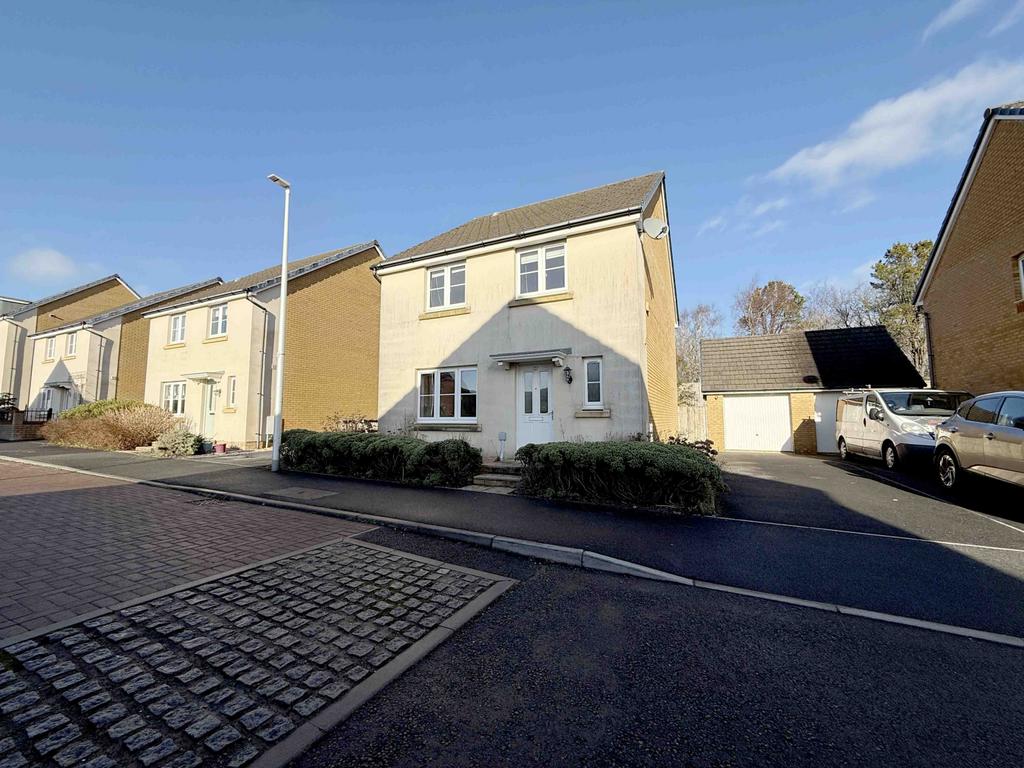 4 Bedroom Detached House for Sale in Ffordd Y Mei