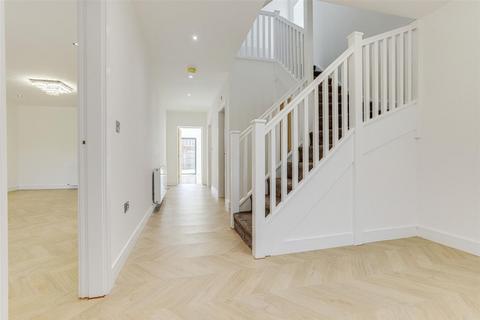 5 bedroom detached house for sale, Old Bar Close, Nottingham NG6