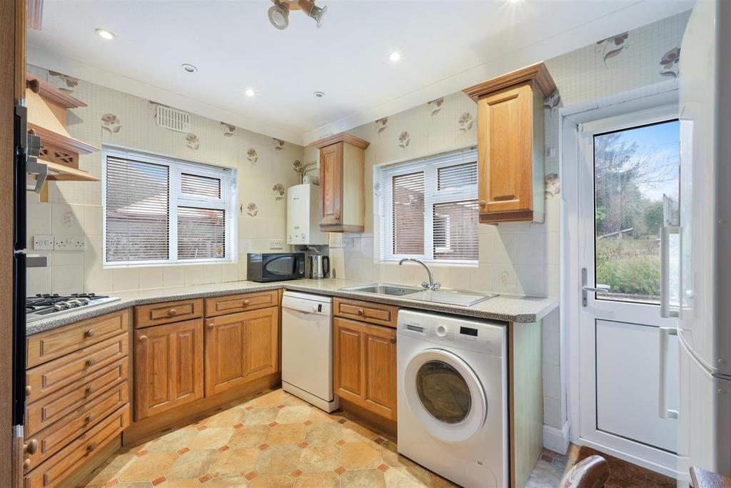 Garlichill road