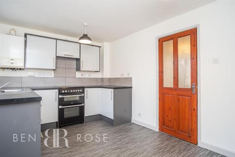 2 bedroom house to rent, Coltsfoot Drive, Chorley