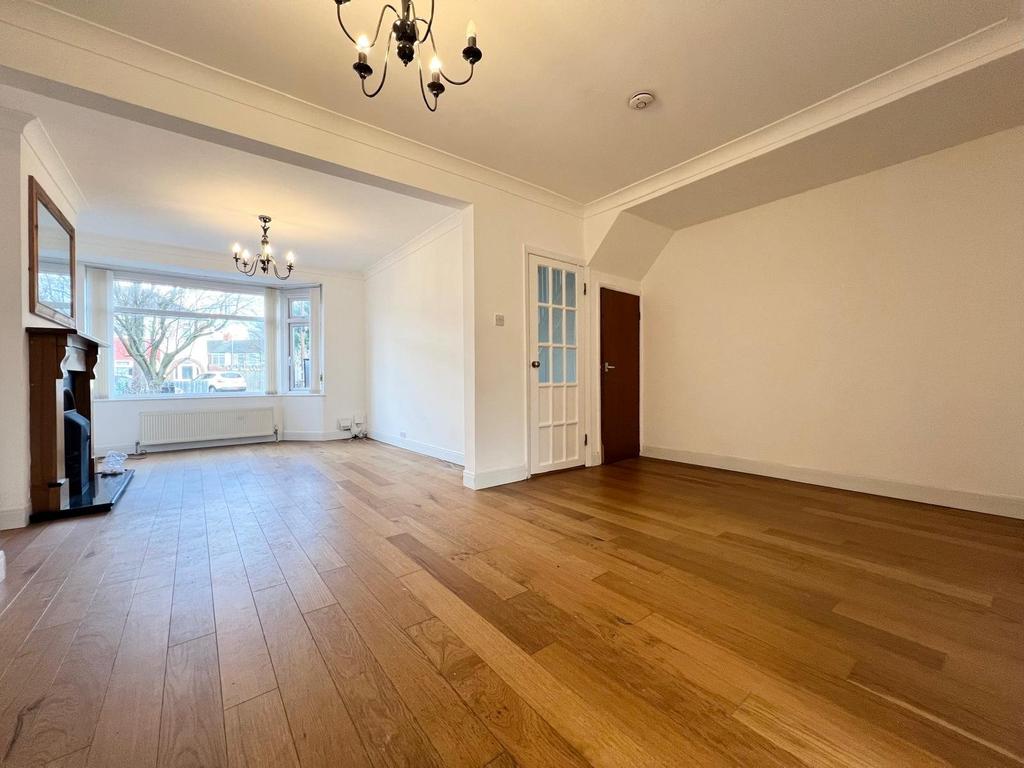 Lounge / Dining Area