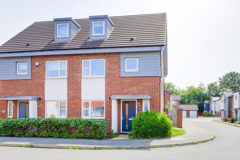 4 bedroom semi-detached house for sale, Autumn Way, Nottingham NG9