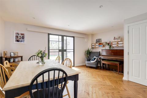 4 bedroom semi-detached house for sale, Autumn Way, Nottingham NG9