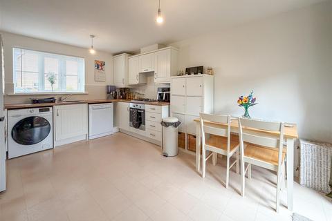 3 bedroom end of terrace house for sale, Snowdrop Way, Red Lodge