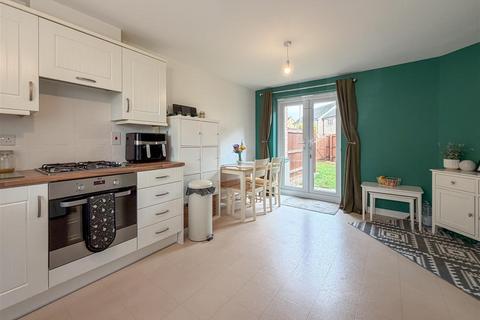 3 bedroom end of terrace house for sale, Snowdrop Way, Red Lodge