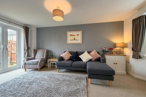 3 bedroom end of terrace house for sale, Snowdrop Way, Red Lodge