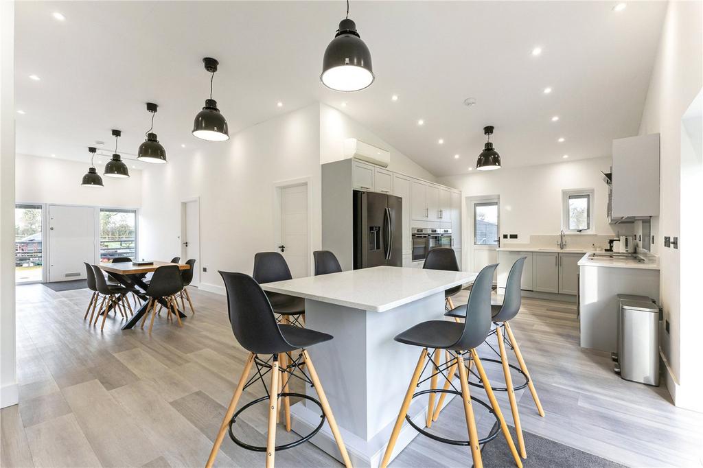 Bungalow Dining
