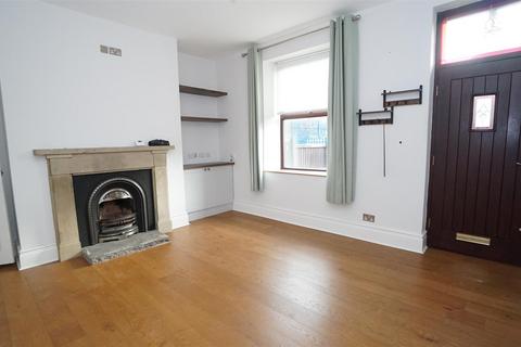 2 bedroom semi-detached house to rent, Cross Road, Idle, Bradford