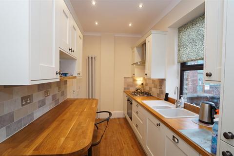2 bedroom semi-detached house to rent, Cross Road, Idle, Bradford