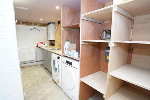 2 bedroom semi-detached house to rent, Cross Road, Idle, Bradford