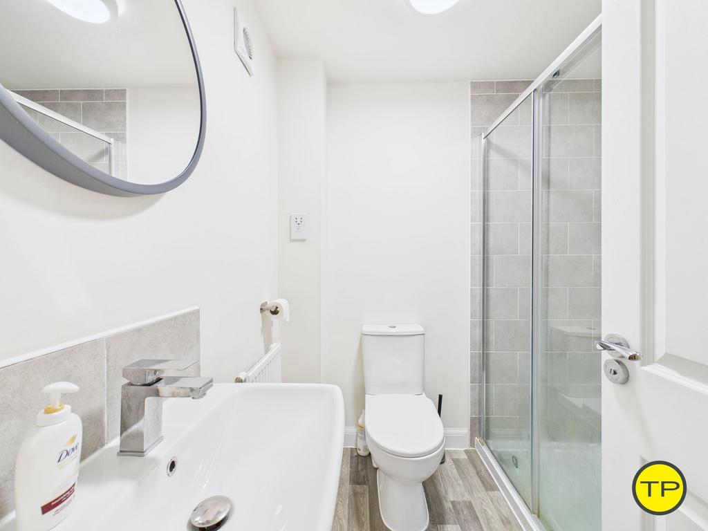 Ensuite to second bedroom
