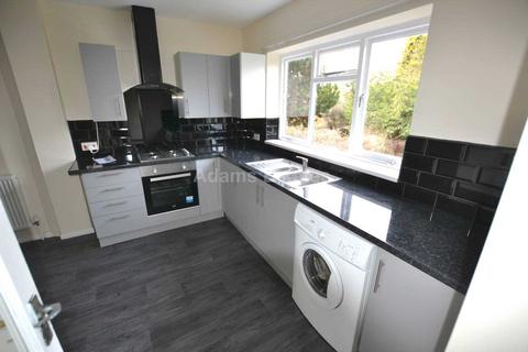 4 bedroom semi-detached house to rent, Allcroft Road, Reading