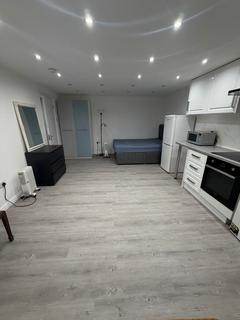 1 bedroom in a house share to rent, Capel Gardens, Ilford IG3