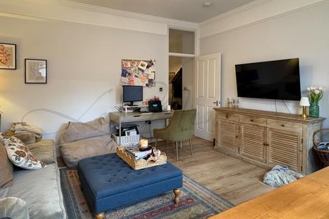 2 bedroom flat to rent, Fulham Road, Fulham, SW6