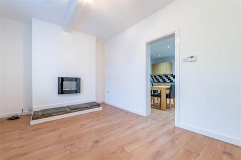 2 bedroom end of terrace house to rent, Water Street, Chorley