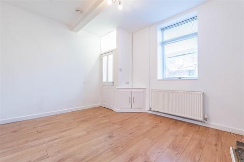 2 bedroom end of terrace house to rent, Water Street, Chorley