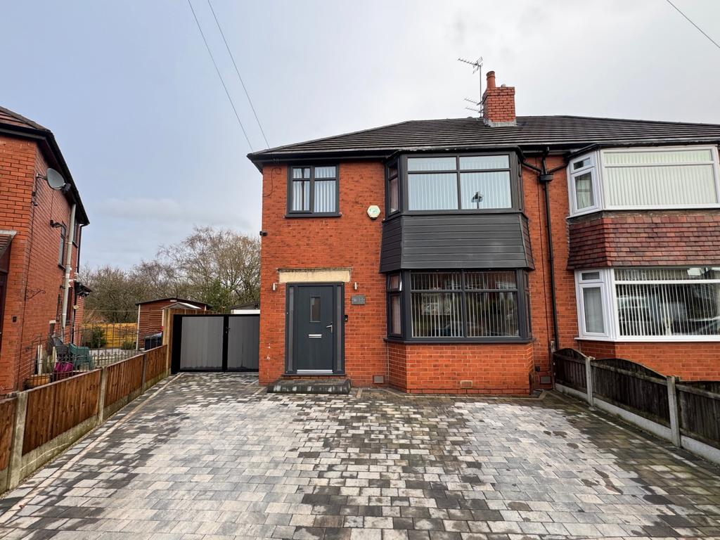 3 bed semi-detached house for sale Ross Drive, Cl
