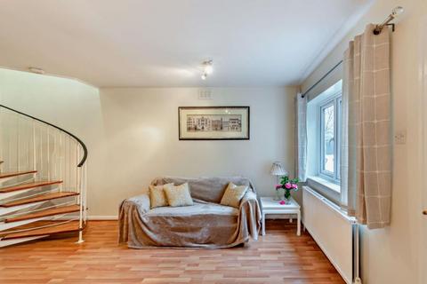 undefined, Fairfield Close, Northwood HA6