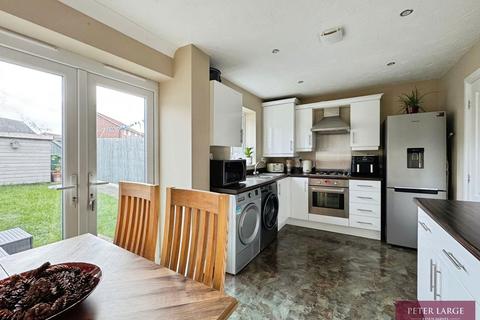 3 bedroom terraced house for sale, 109 Dyserth Road, Rhyl, LL18 4DU