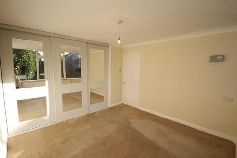 2 bedroom flat to rent, Balquhain Close, Ashtead, KT21