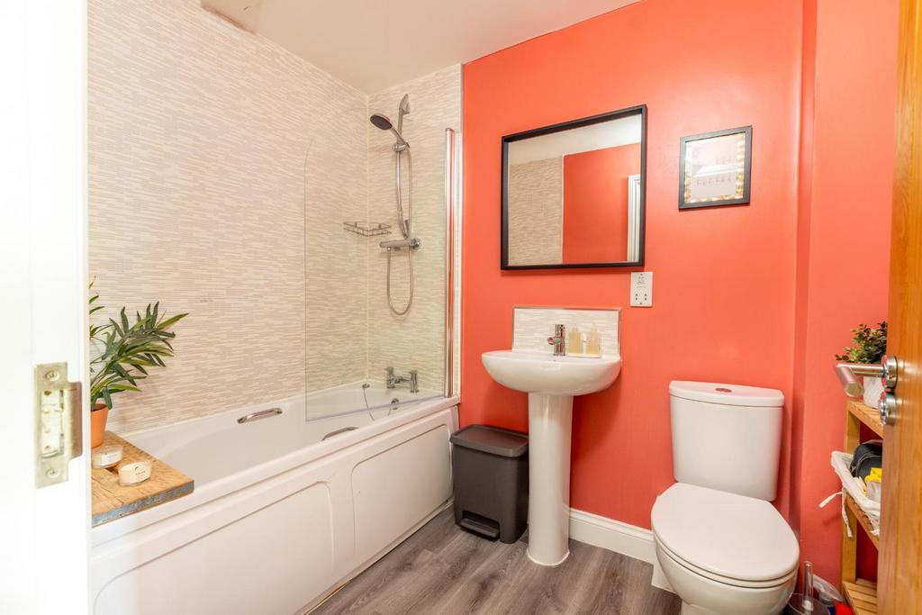 8 Garfield Road, BS5-10.jpg
