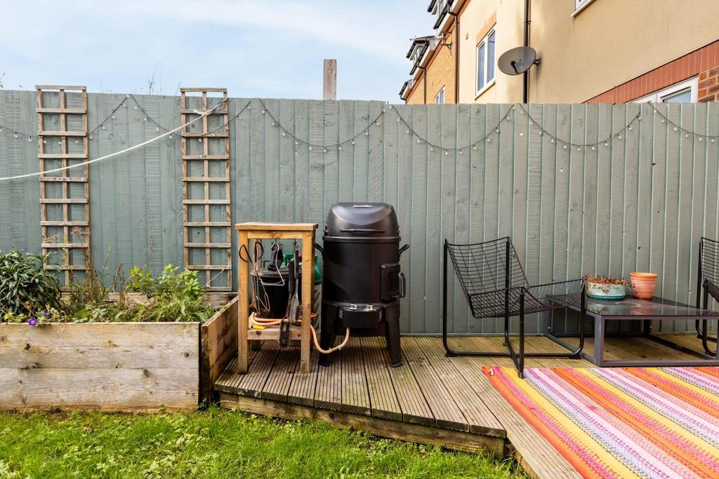 8 Garfield Road, BS5-26.jpg