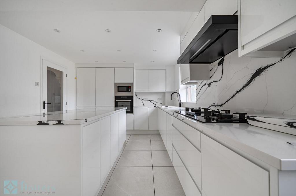 Kitchen 2.jpg