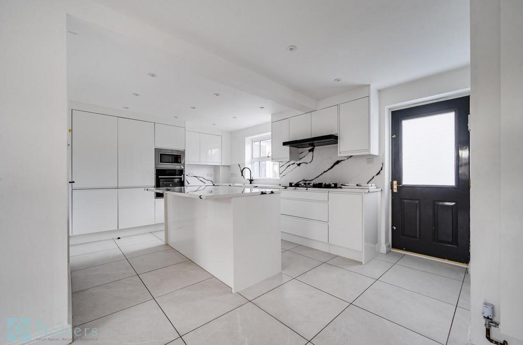 Kitchen 1.jpg