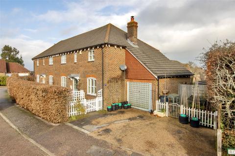 3 bedroom semi-detached house to rent - 17 Rosemary Gardens, Burwash, TN19