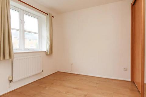 3 bedroom end of terrace house to rent, Melrose Avenue, Mitcham