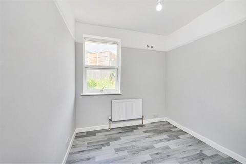 3 bedroom house to rent, Coxmount Road, London SE7