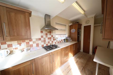 3 bedroom semi-detached house for sale, Colwall Avenue, Hull