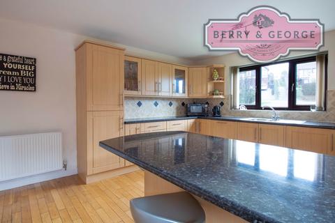 2 bedroom detached house for sale, Bryn Carrog, Colwyn Bay LL29