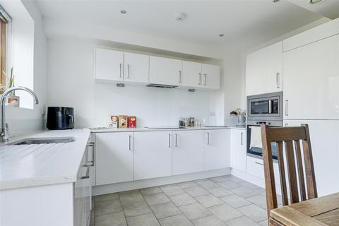 3 bedroom terraced house for sale, Hunter Street, Nottingham NG2