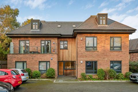2 bedroom flat for sale - Bickley Park Road, Bromley, Kent, BR1
