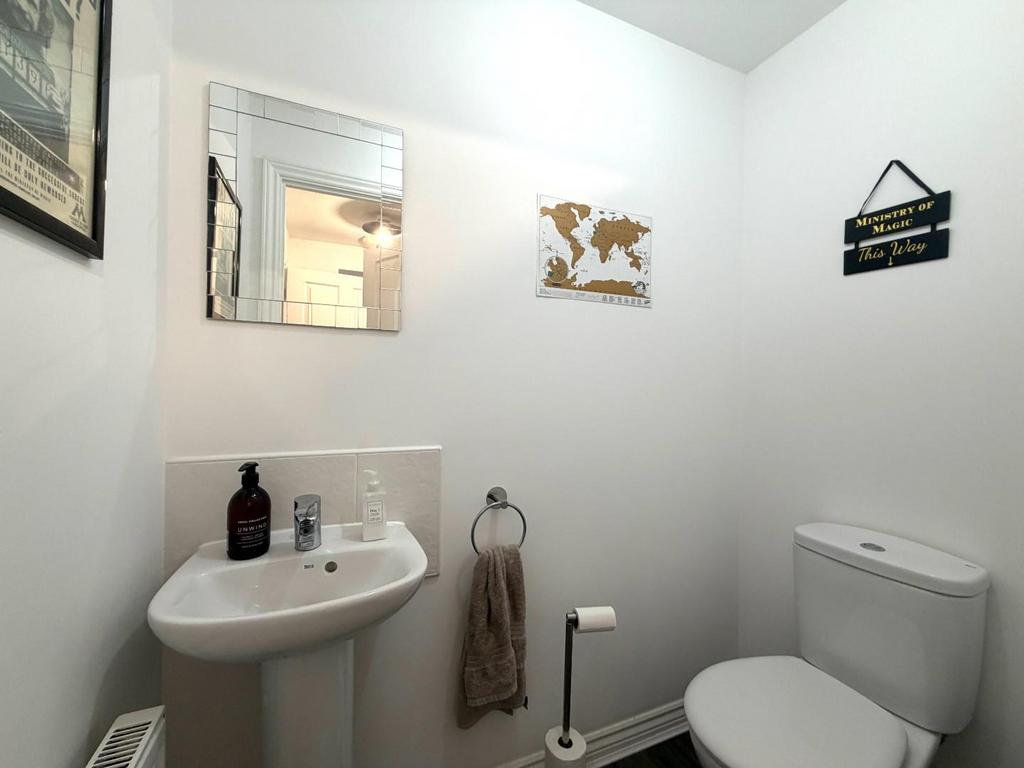 Downstairs WC.jpeg