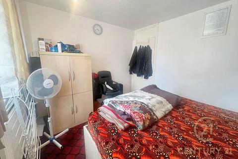 undefined, Newmarket Avenue, NORTHOLT UB5